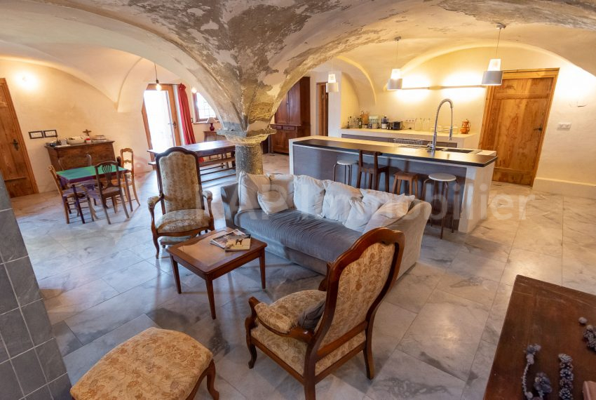 (1) Main floor-16