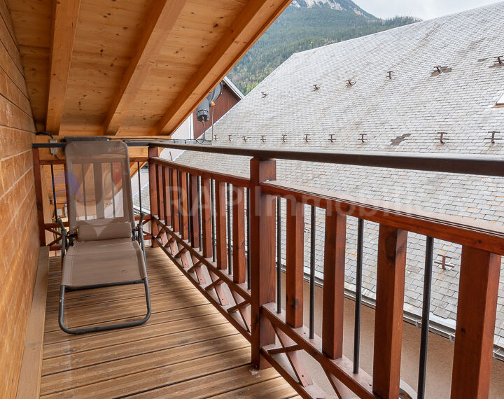 (1b) Balcony 2-2