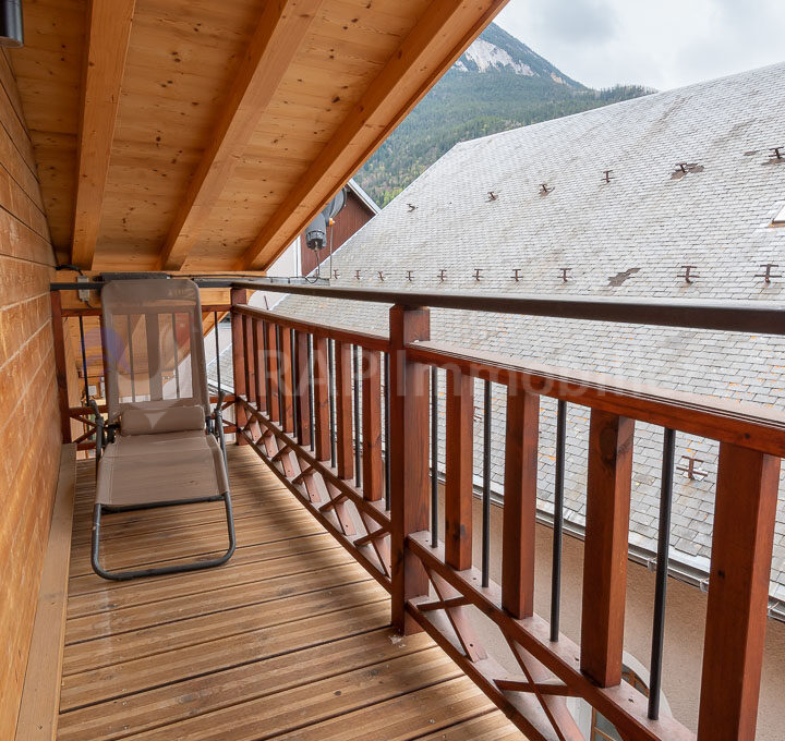 (1b) Balcony 2-2