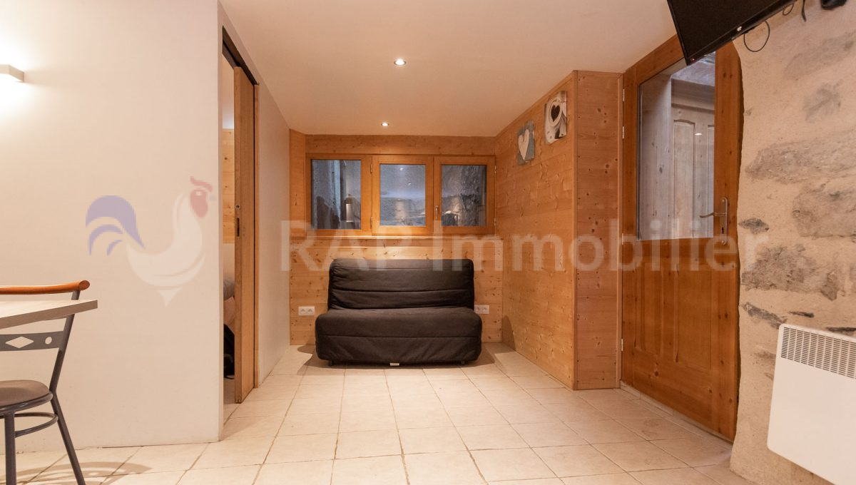 (21) Studio main room-8