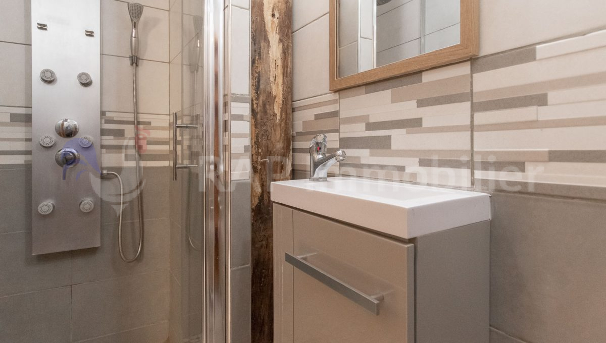 (23) Studio shower room and WC-3