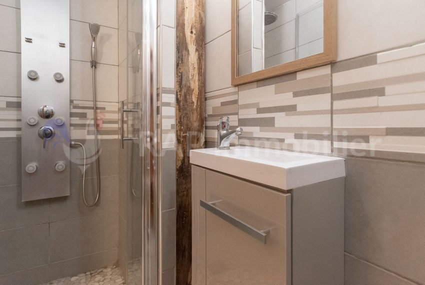 (23) Studio shower room and WC-3