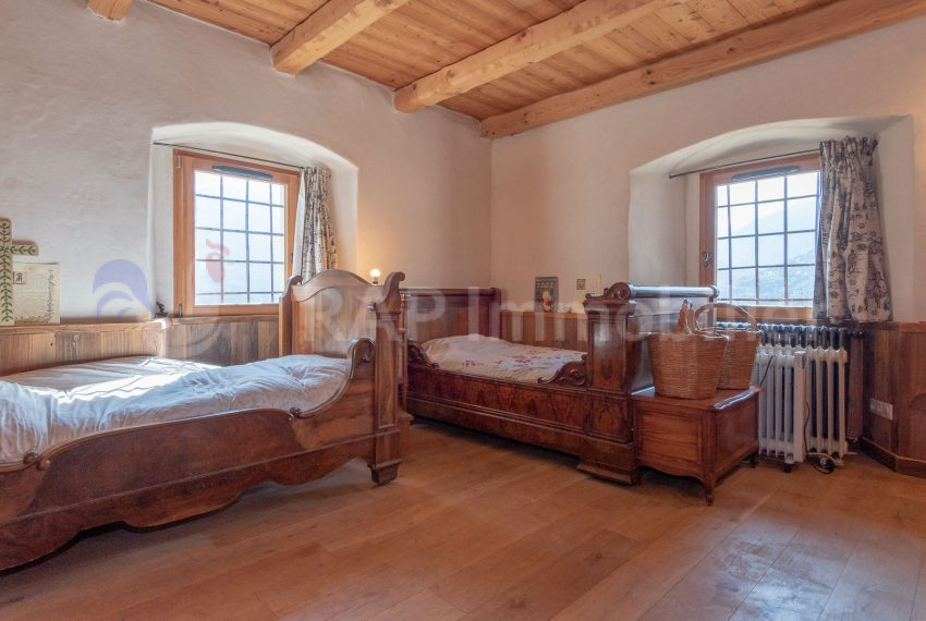(2a) Triple bedroom-2