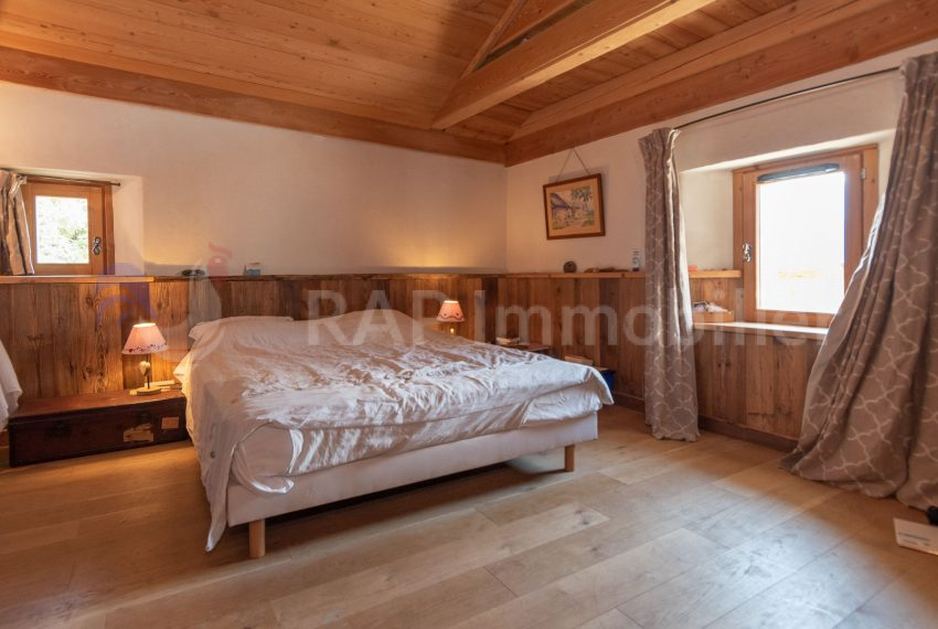 (3a) Master ensutie bedroom and mezzanine-2