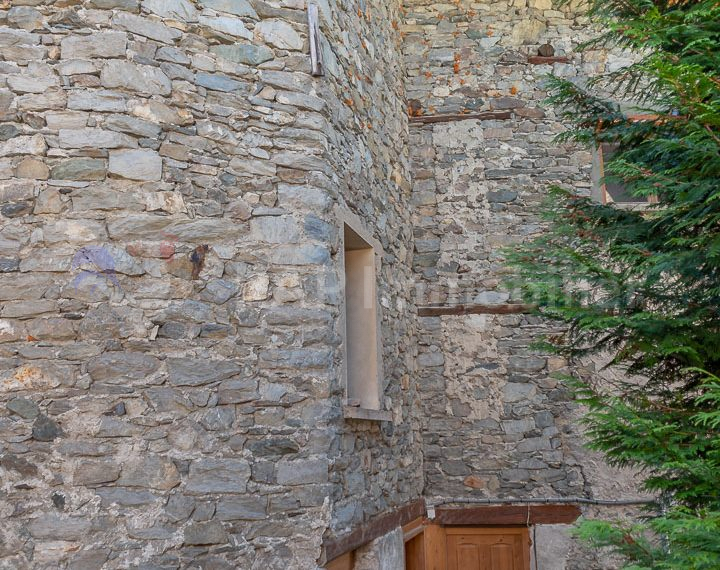 (40) Exterior-5