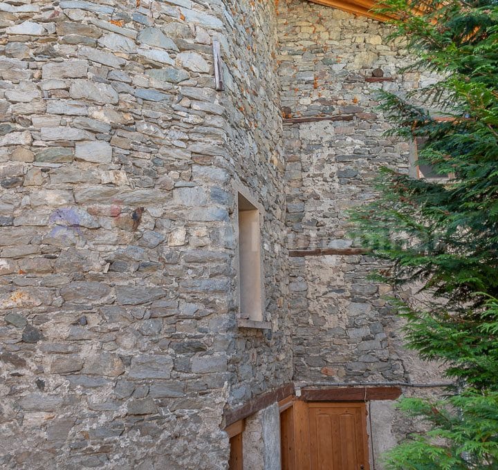 (40) Exterior-5
