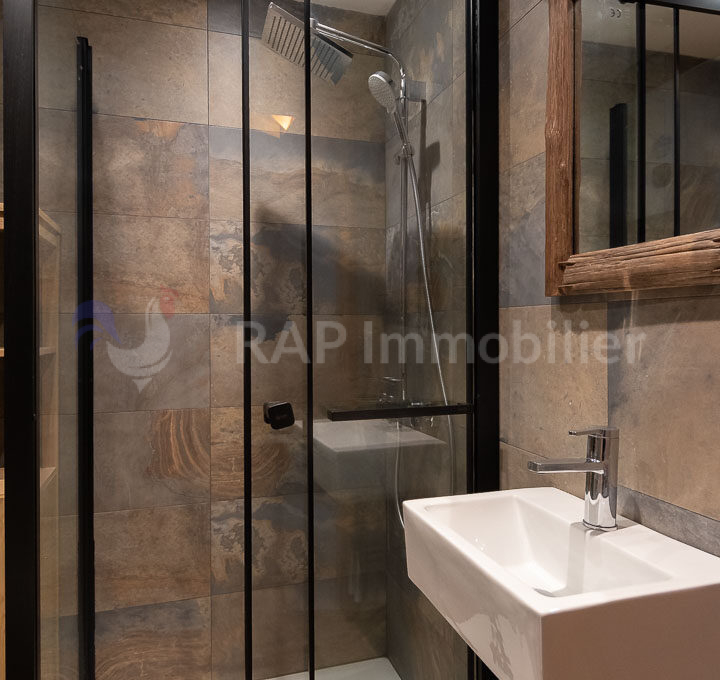 (4b) Shower room with WC-3