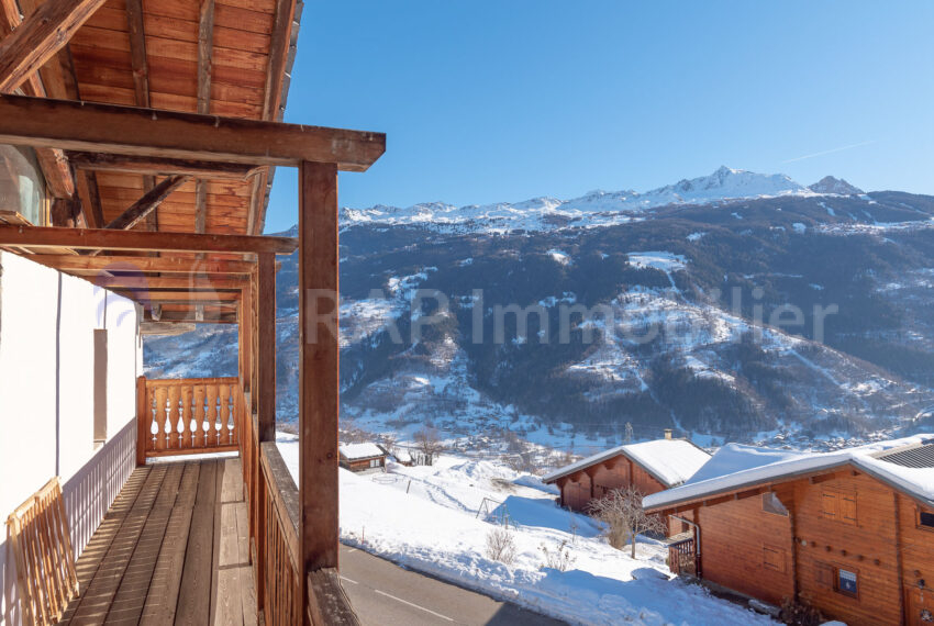 (50) Exterior and views snowy-15