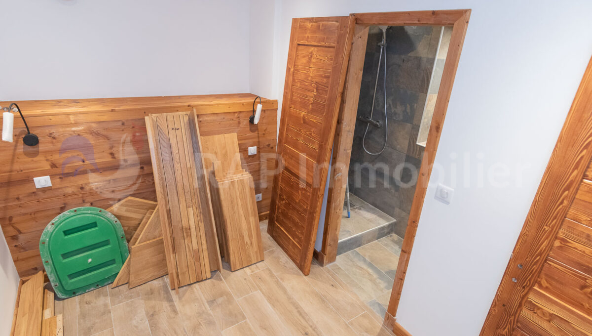 (6) Bedroom 1 and ensuite shower-3