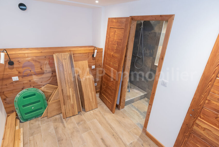 (6) Bedroom 1 and ensuite shower-3