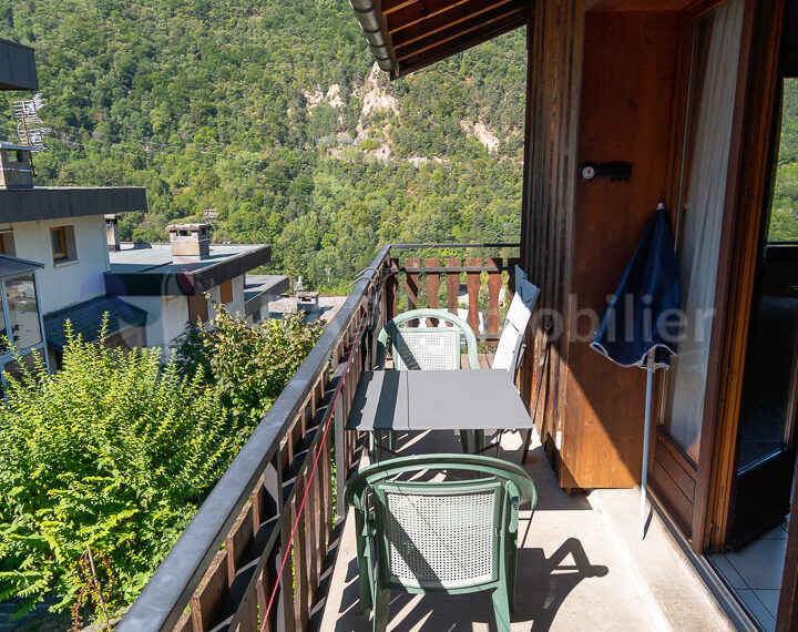 (1a) Balcony and views-1