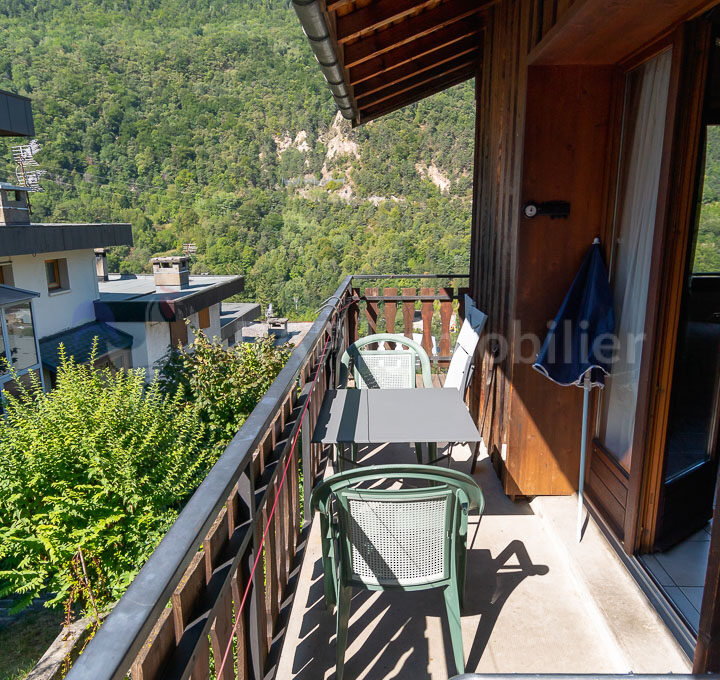 (1a) Balcony and views-1