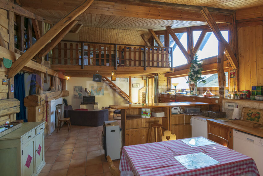 (1) Open plan floor incl balconies-8