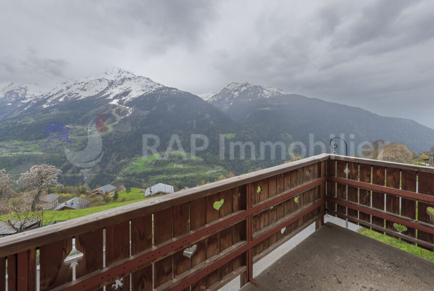 (2a) Living and dining shared balcony with views A1-4