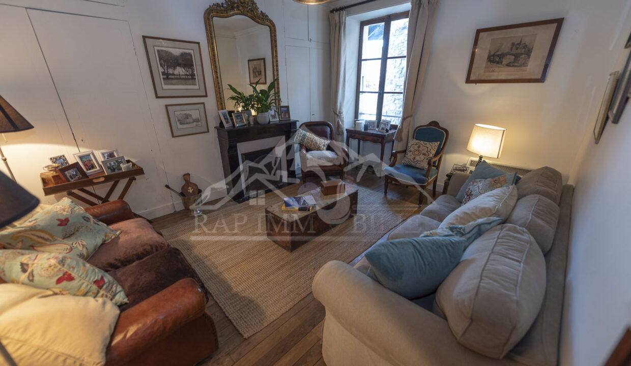 (2) Lounge-2