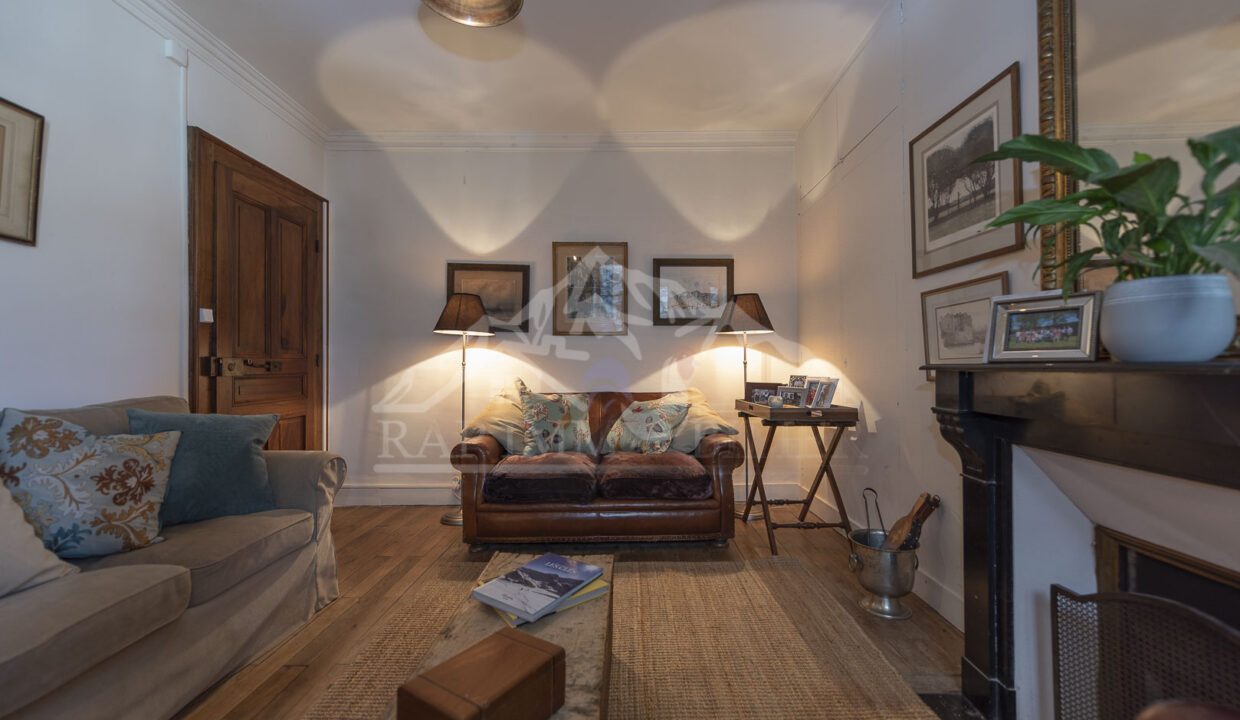 (2) Lounge-4