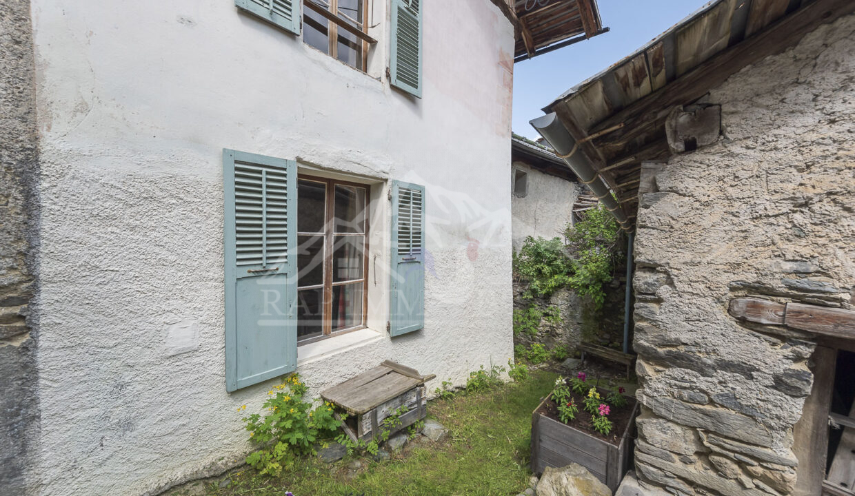 (40) Exterior-5