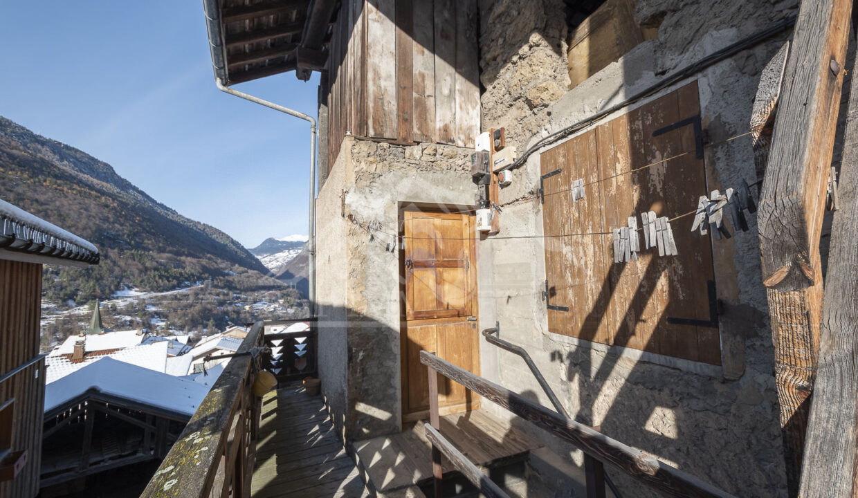 (19) Balcony and entrance to barn-6