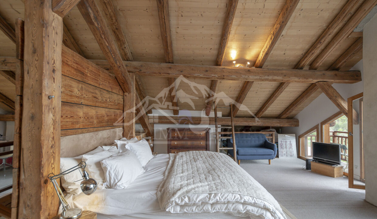 (5) Top floor bedroom and study with balcony-36